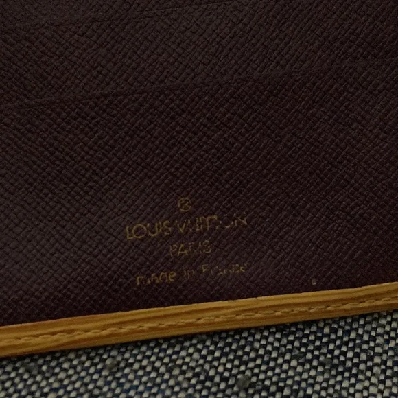 LV Epi Marco Snap Wallet, It is in good Condition!! Please look at Pictures!! - Picture 4 of 12